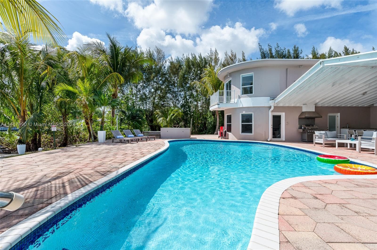 2500 NE 199th St, Miami FL 33180 — 59