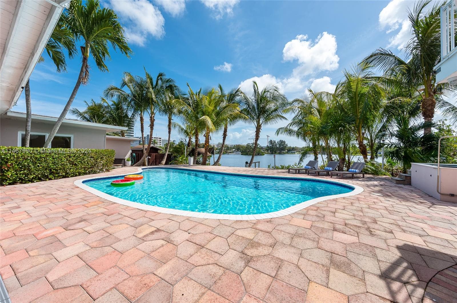 2500 NE 199th St, Miami FL 33180 — 58