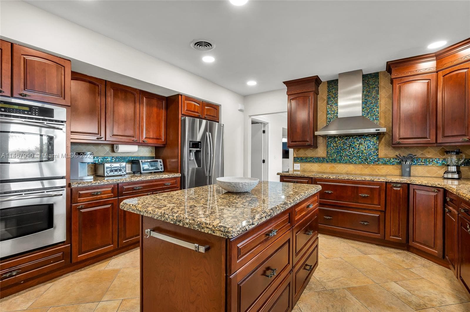 2500 NE 199th St, Miami FL 33180 — 15