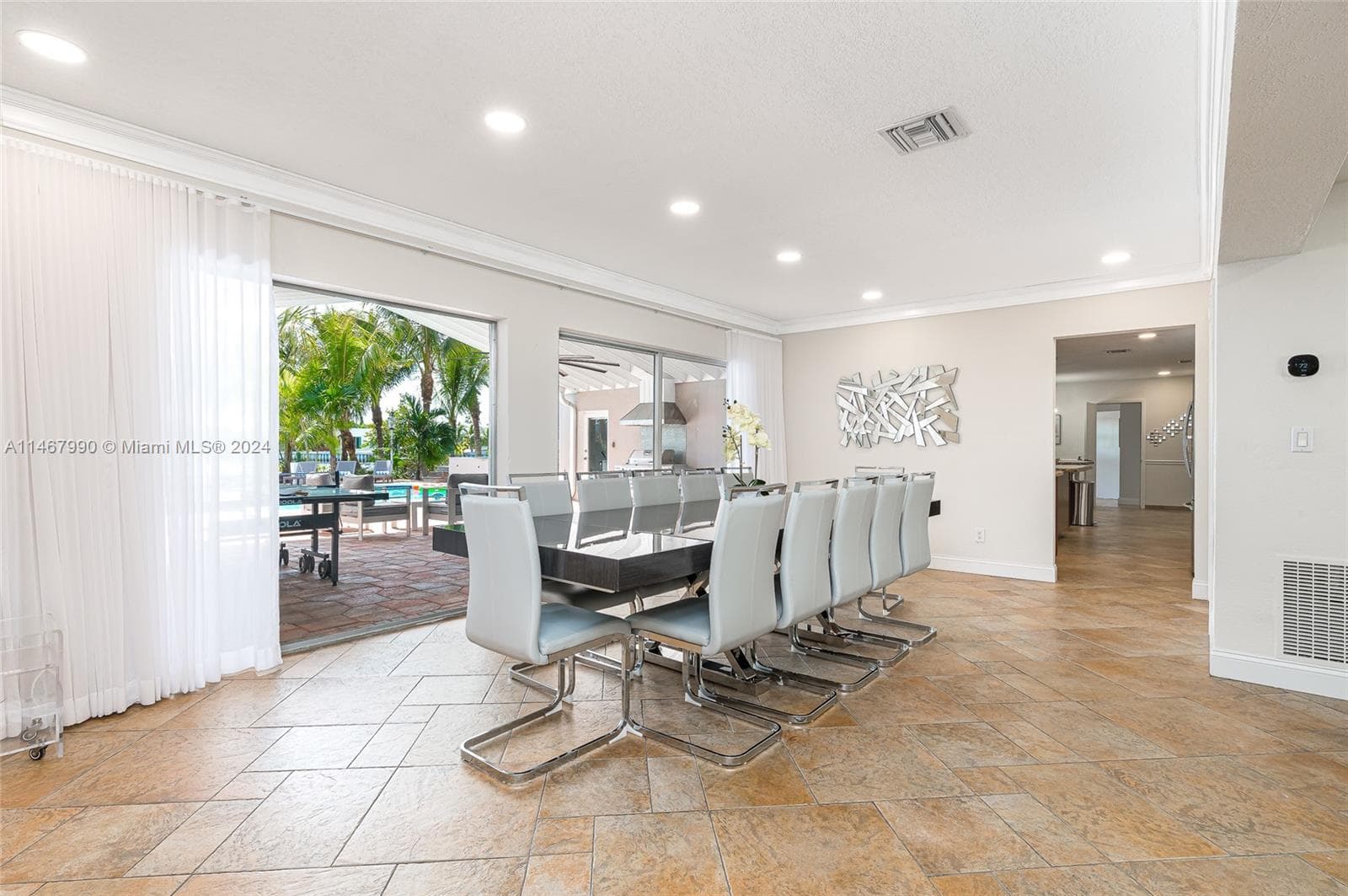 2500 NE 199th St, Miami FL 33180 — 11
