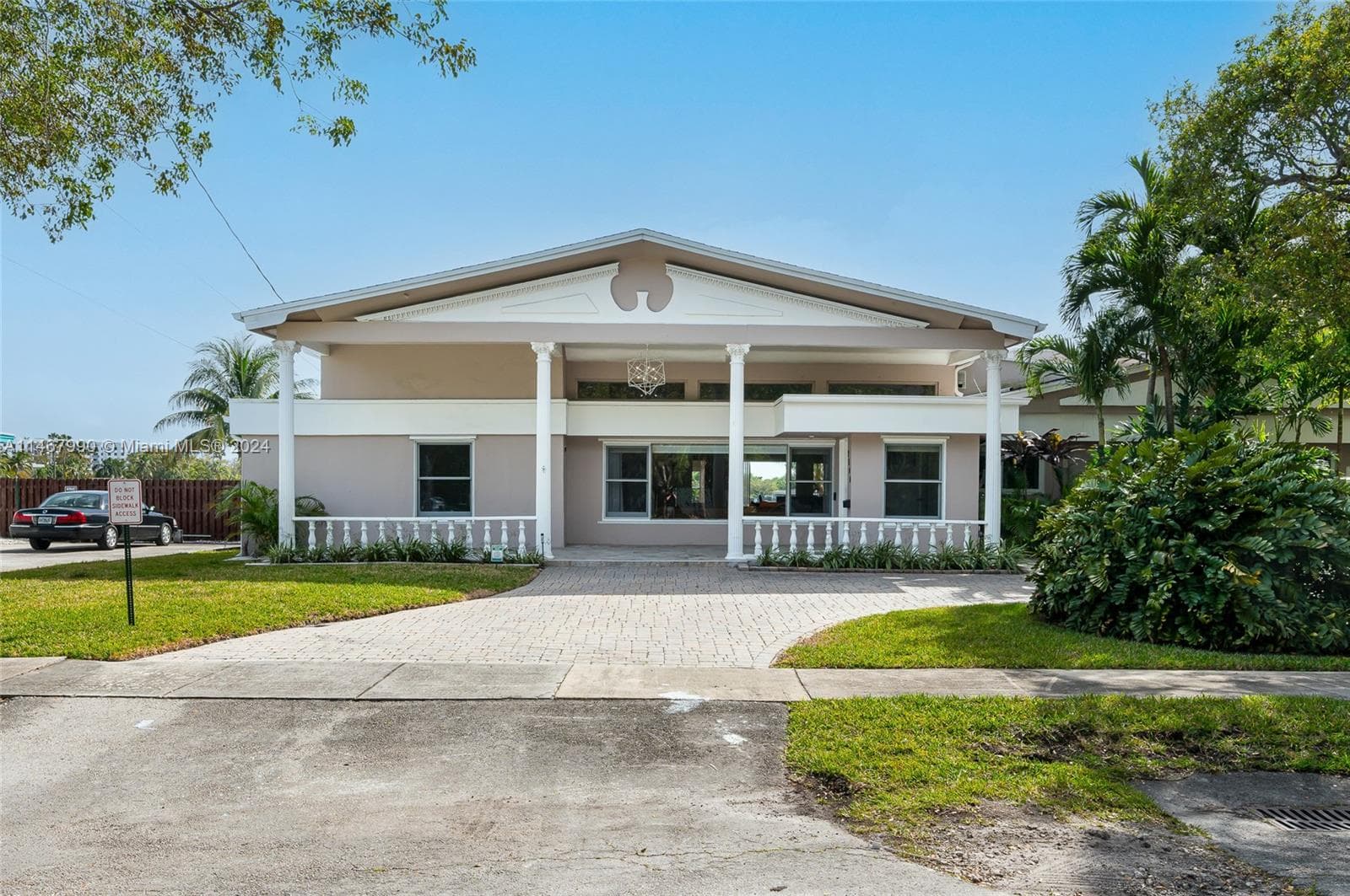 2500 NE 199th St, Miami FL 33180 — 64