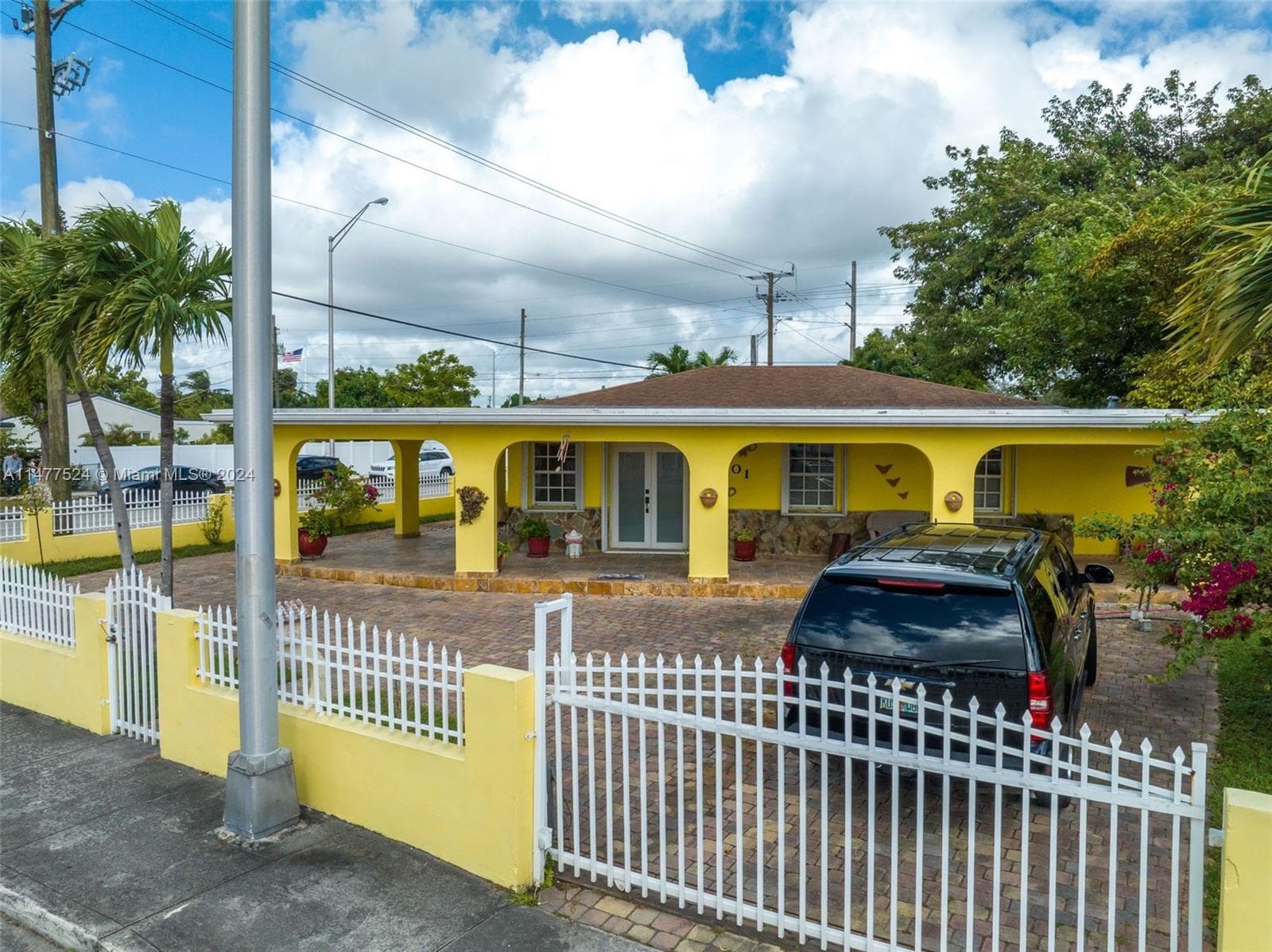 901 E 32nd St, Hialeah FL 33013 — 5