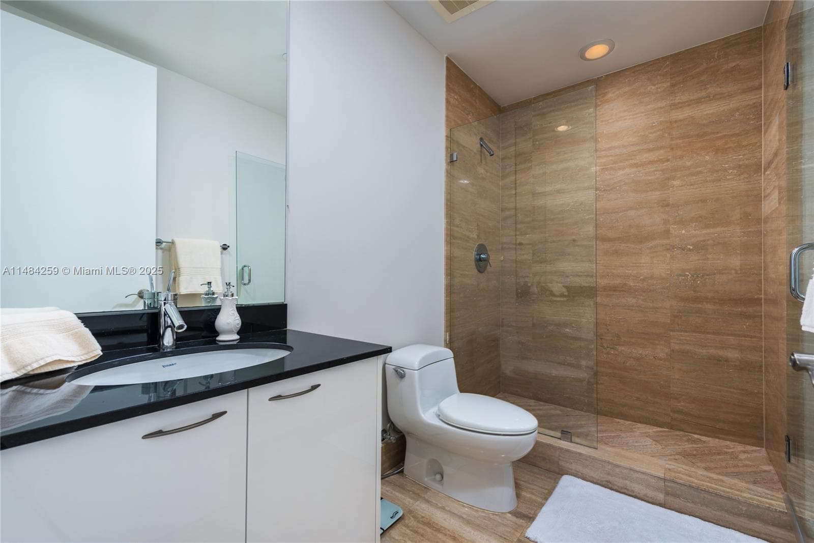 15811 Collins Ave # 1702, Sunny Isles Beach FL 33160 — 17