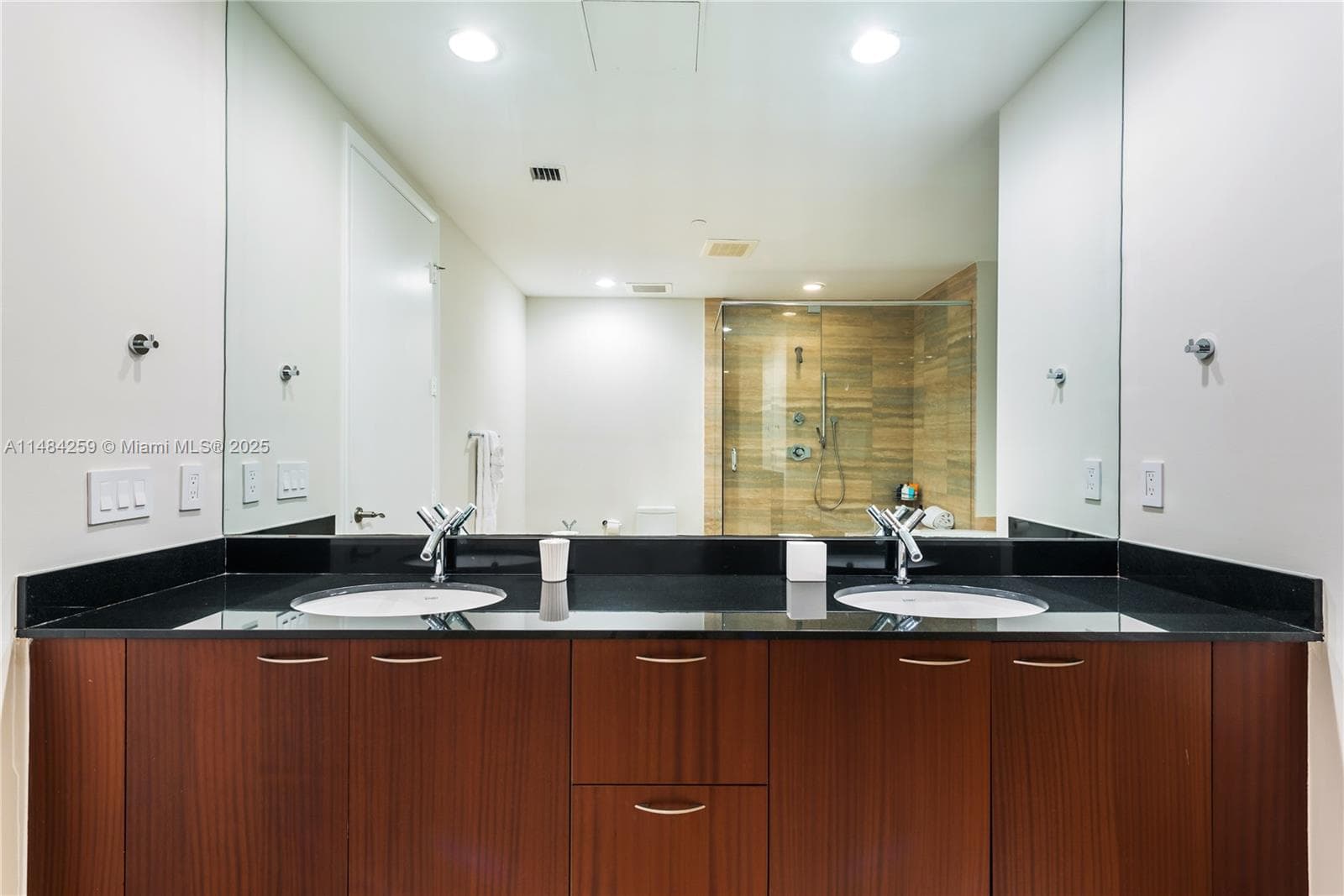 15811 Collins Ave # 1702, Sunny Isles Beach FL 33160 — 16