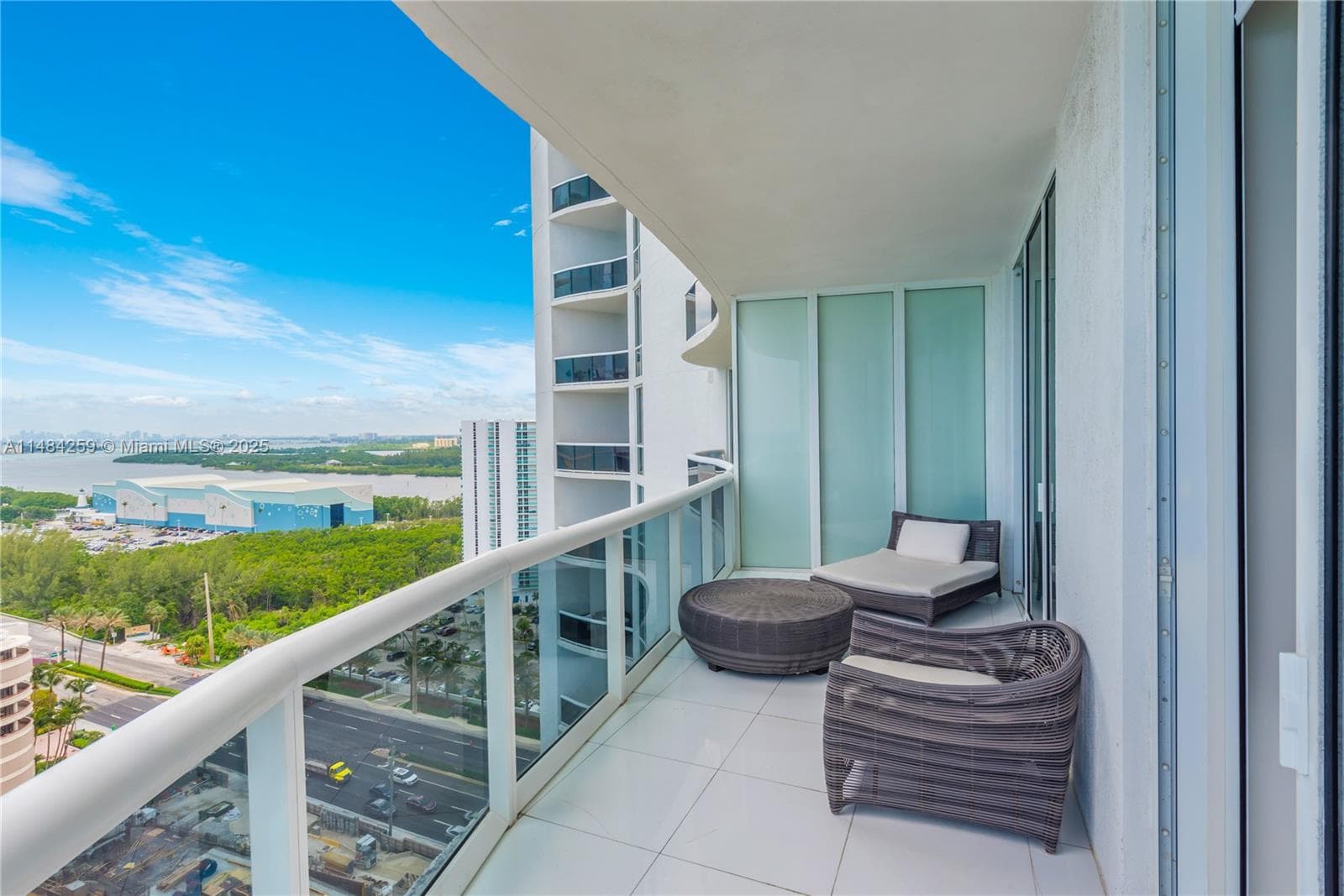 15811 Collins Ave # 1702, Sunny Isles Beach FL 33160 — 33
