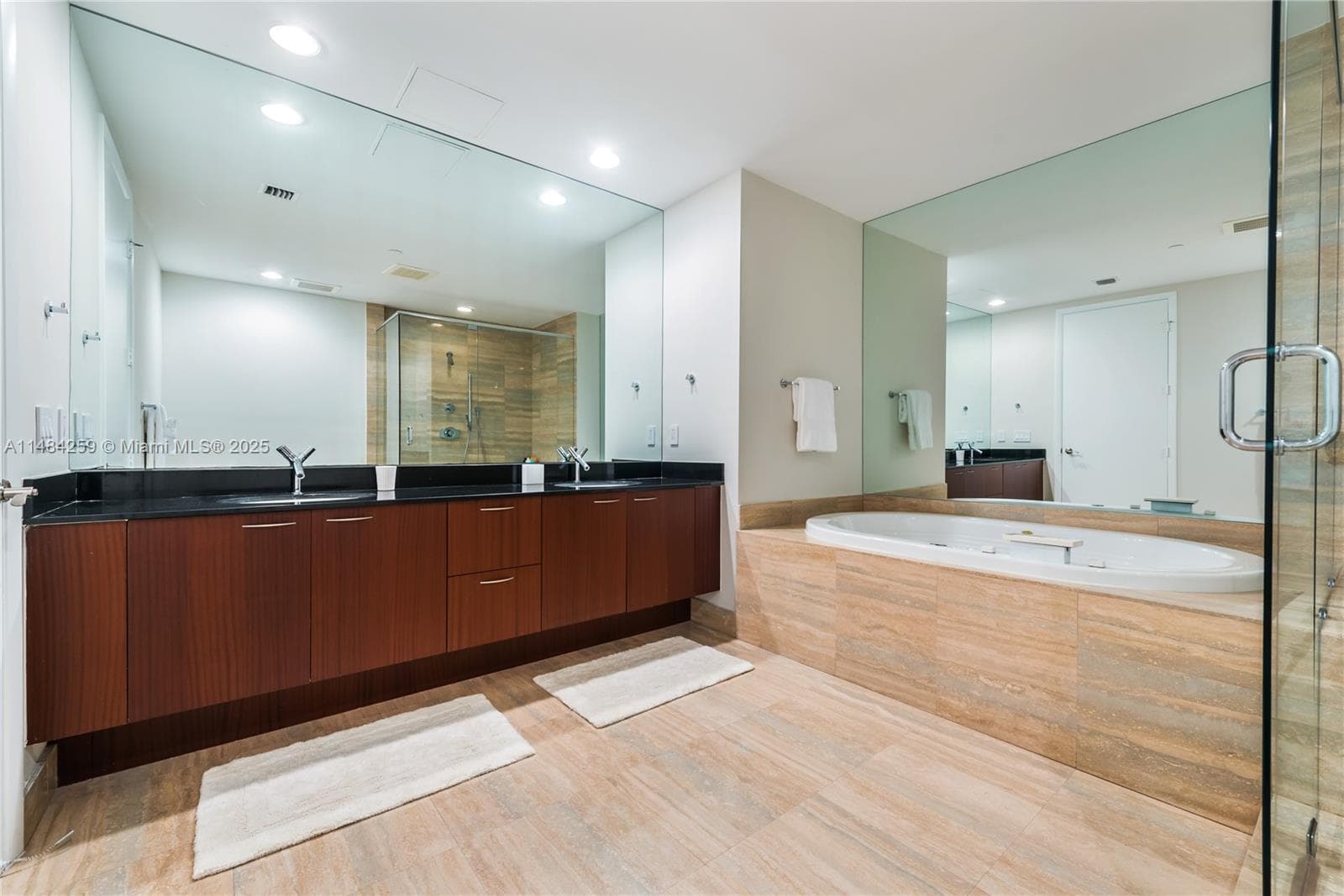 15811 Collins Ave # 1702, Sunny Isles Beach FL 33160 — 15