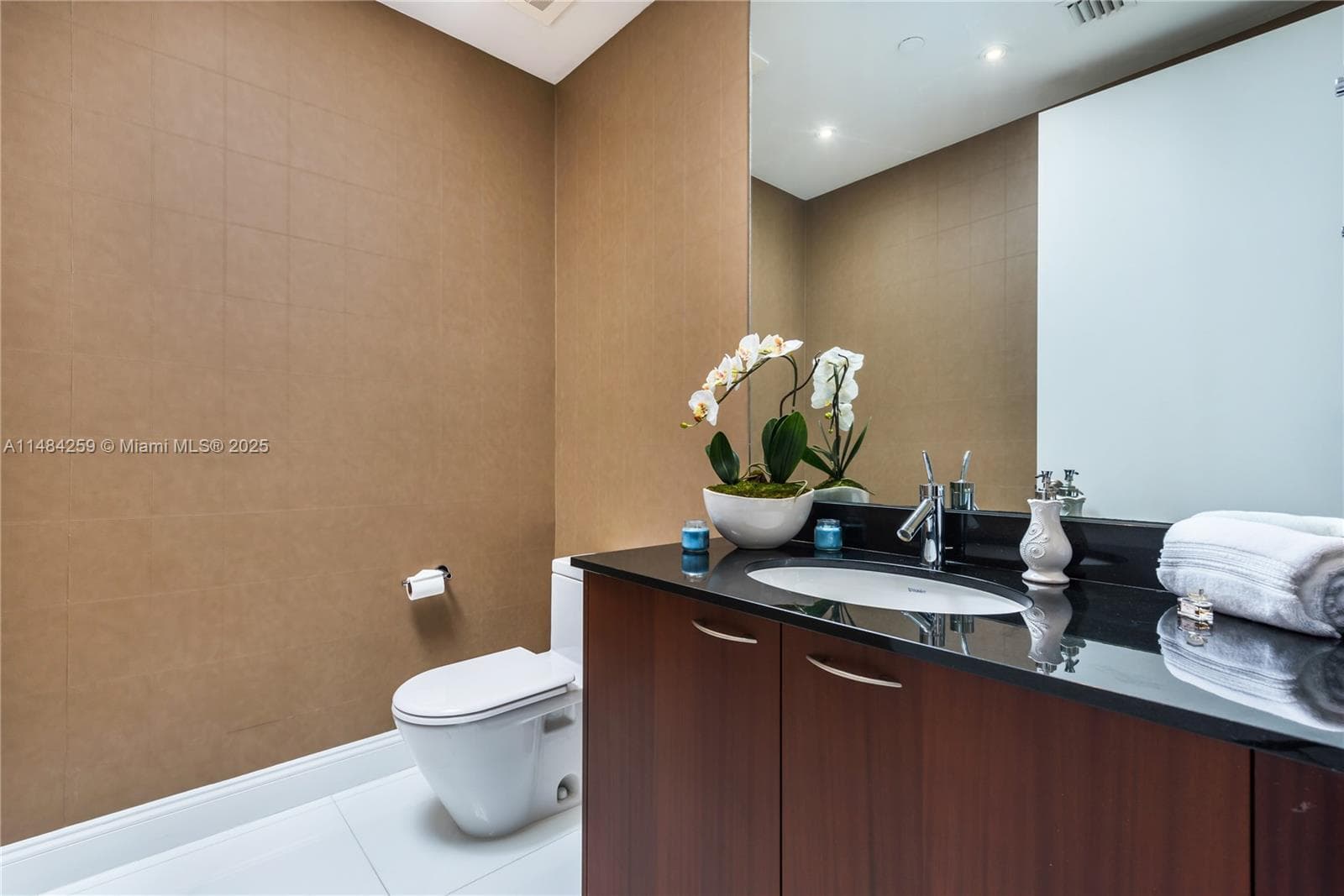 15811 Collins Ave # 1702, Sunny Isles Beach FL 33160 — 19