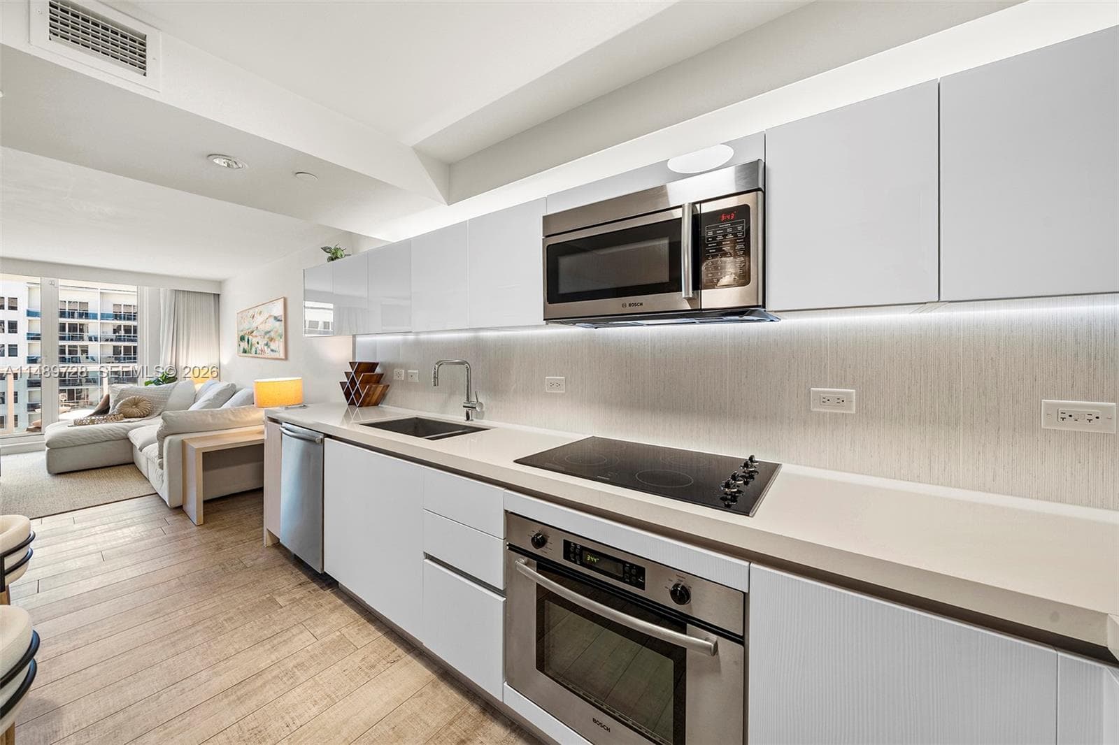102 24th St # 1412, Miami Beach FL 33139 — 13