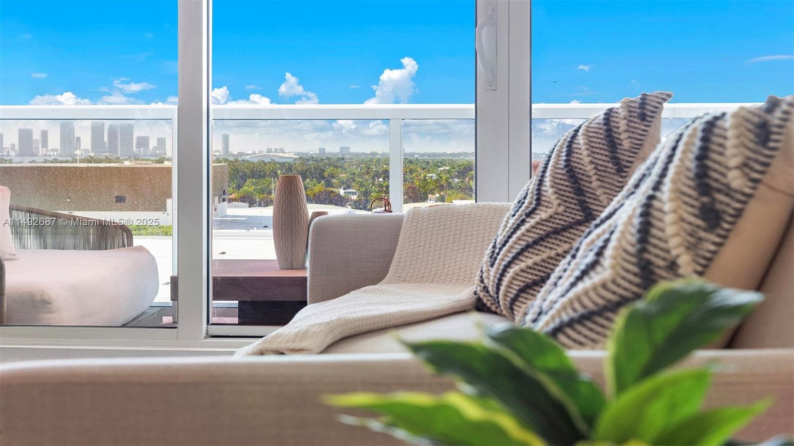 Roney Palace Condo, Miami Beach, FL — 33
