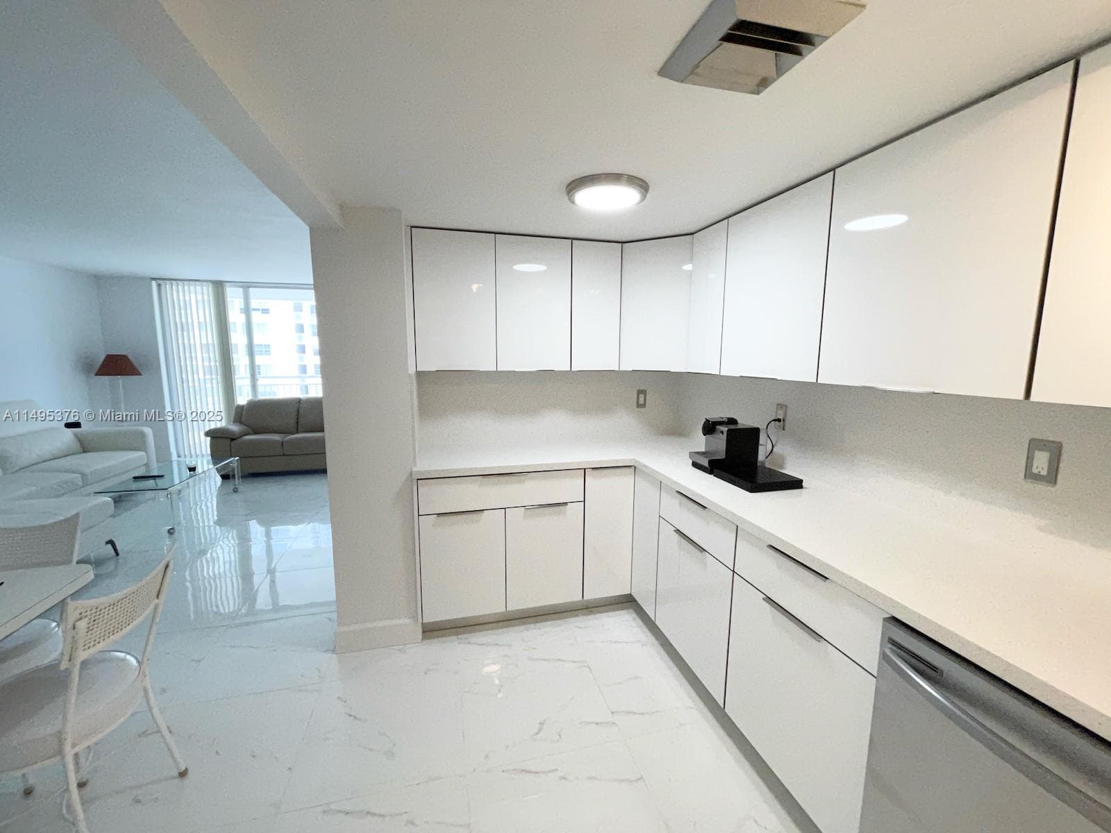 18041 Biscayne Boulv # 502, Aventura FL 33160 — 16
