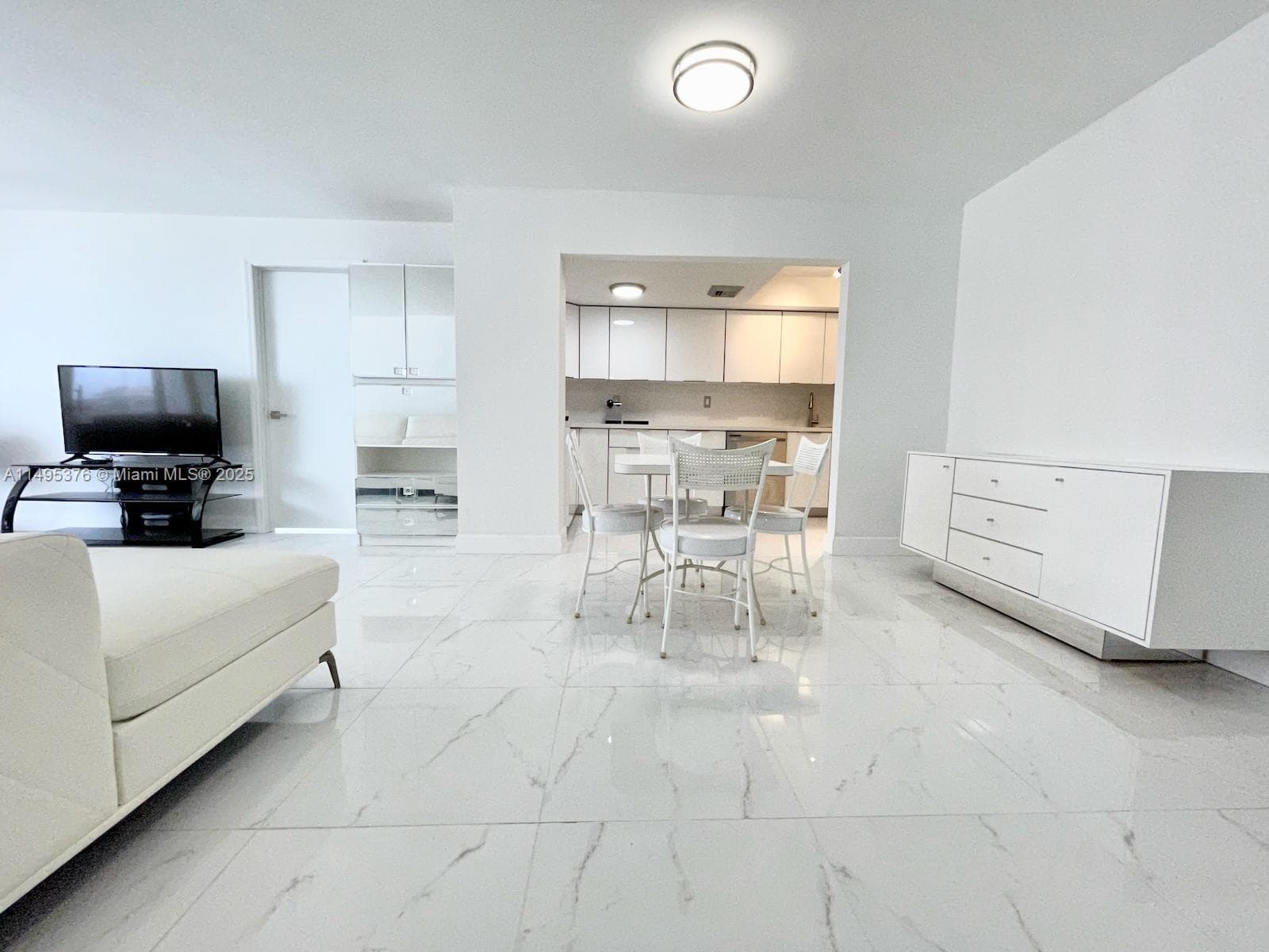 18041 Biscayne Boulv # 502, Aventura FL 33160 — 3