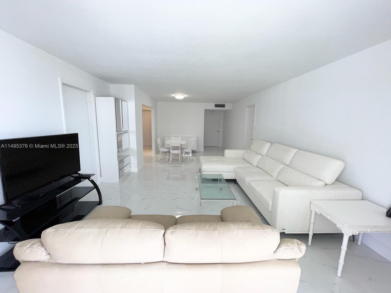 18041 Biscayne Boulv # 502, Aventura FL 33160 — 32