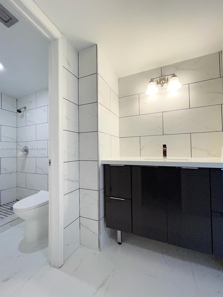 18041 Biscayne Boulv # 502, Aventura FL 33160 — 75
