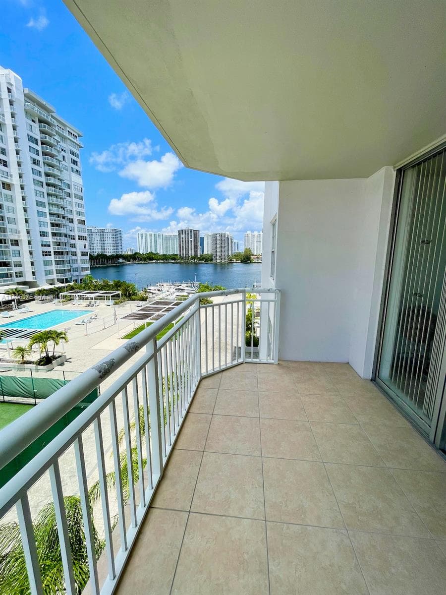 18041 Biscayne Boulv # 502, Aventura FL 33160 — 61