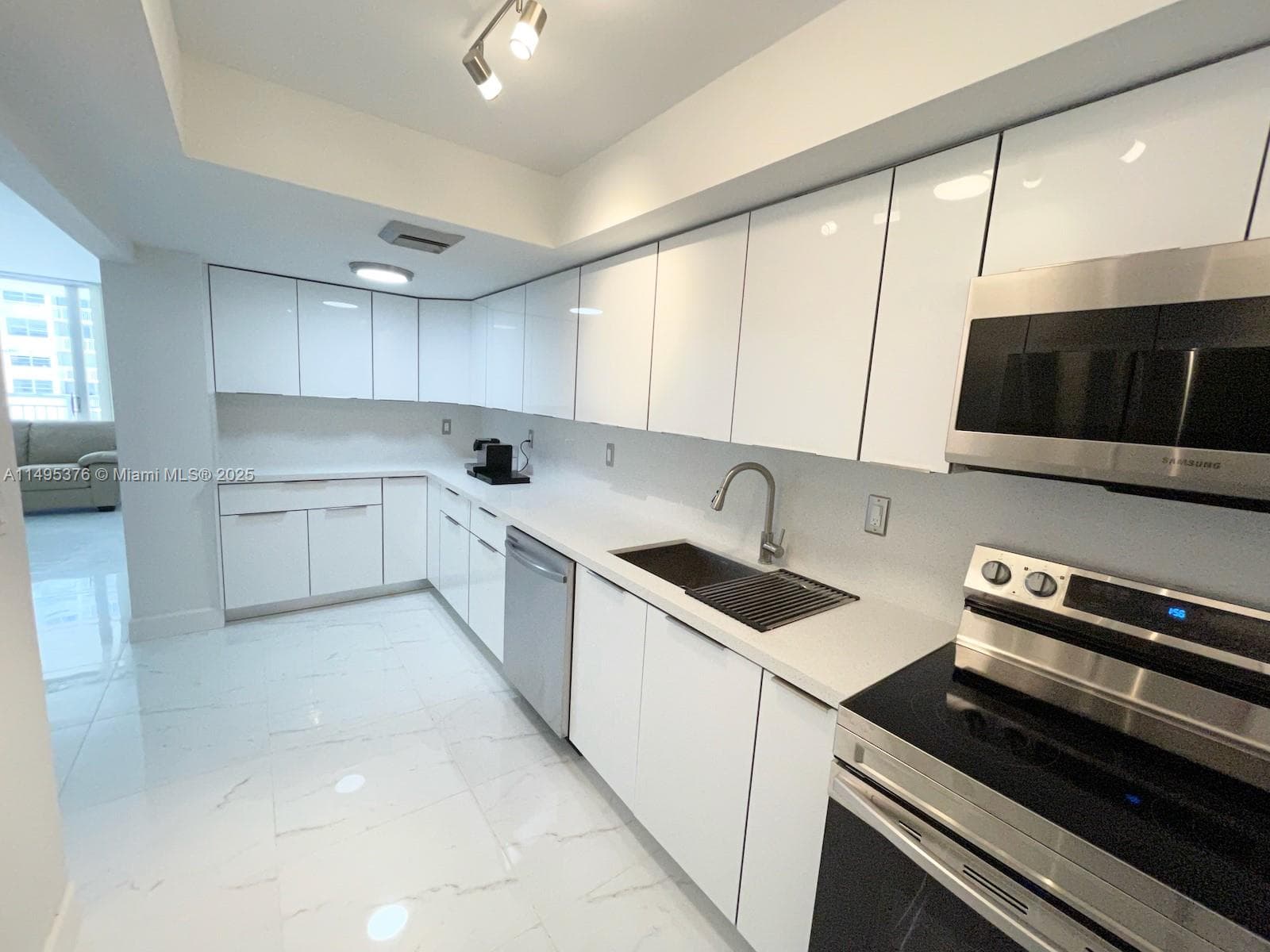 18041 Biscayne Boulv # 502, Aventura FL 33160 — 10
