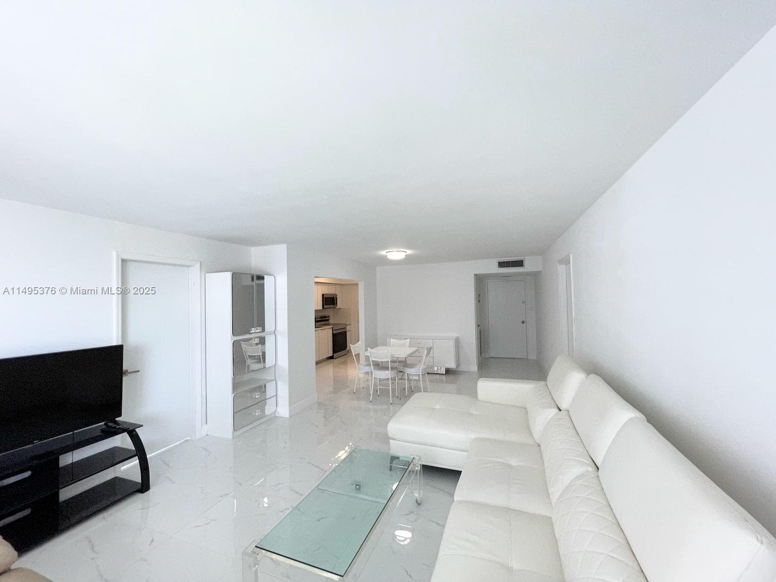 18041 Biscayne Boulv # 502, Aventura FL 33160 — 33
