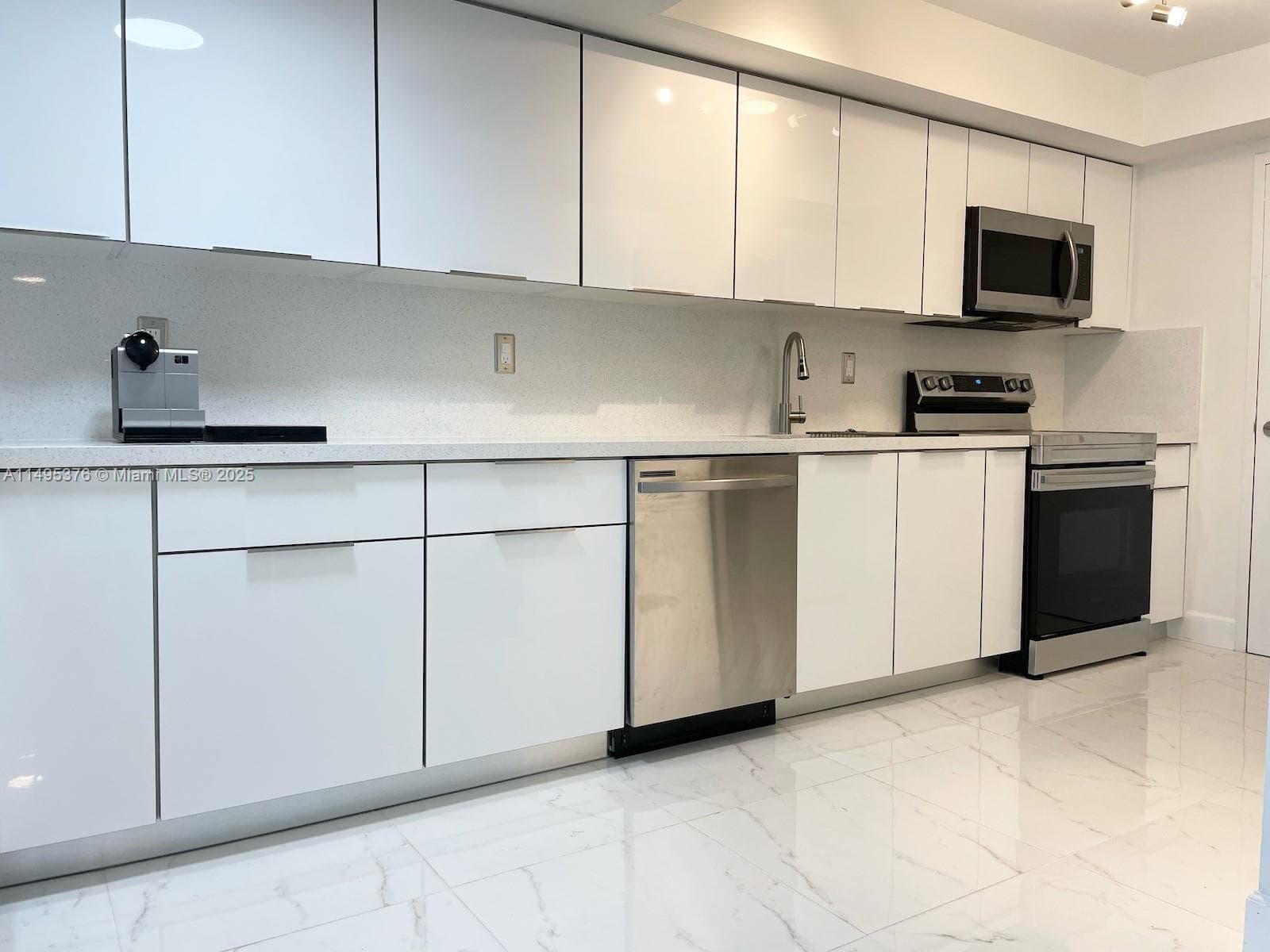 18041 Biscayne Boulv # 502, Aventura FL 33160 — 18