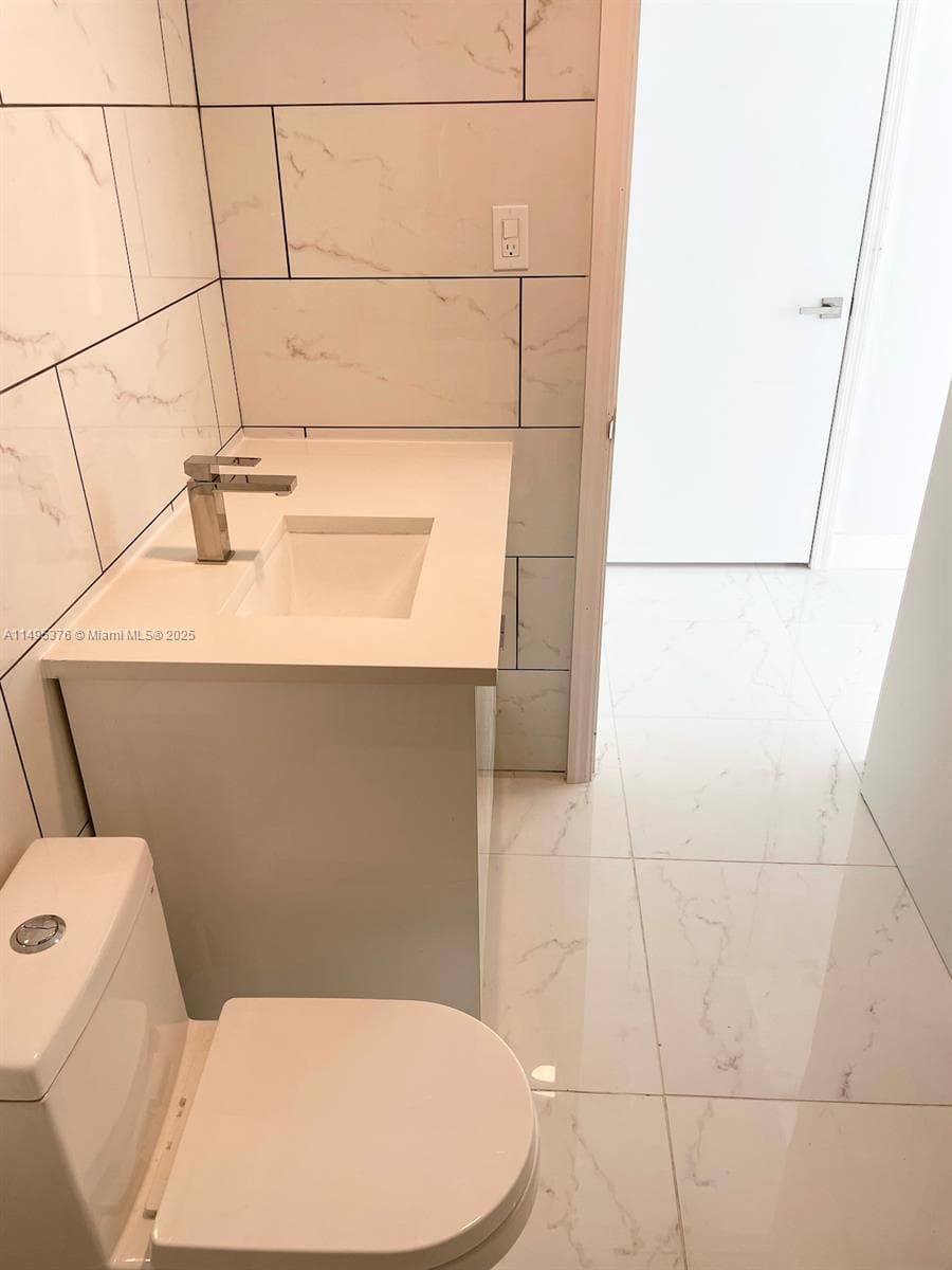 18041 Biscayne Boulv # 502, Aventura FL 33160 — 51