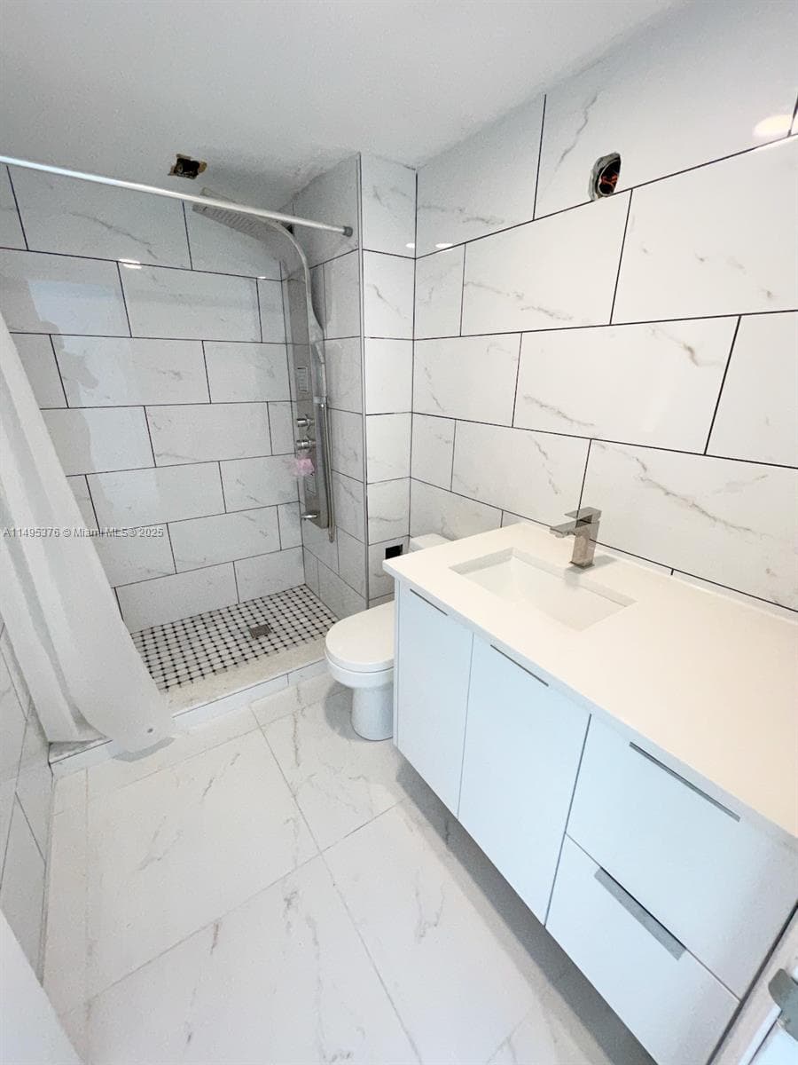 18041 Biscayne Boulv # 502, Aventura FL 33160 — 50