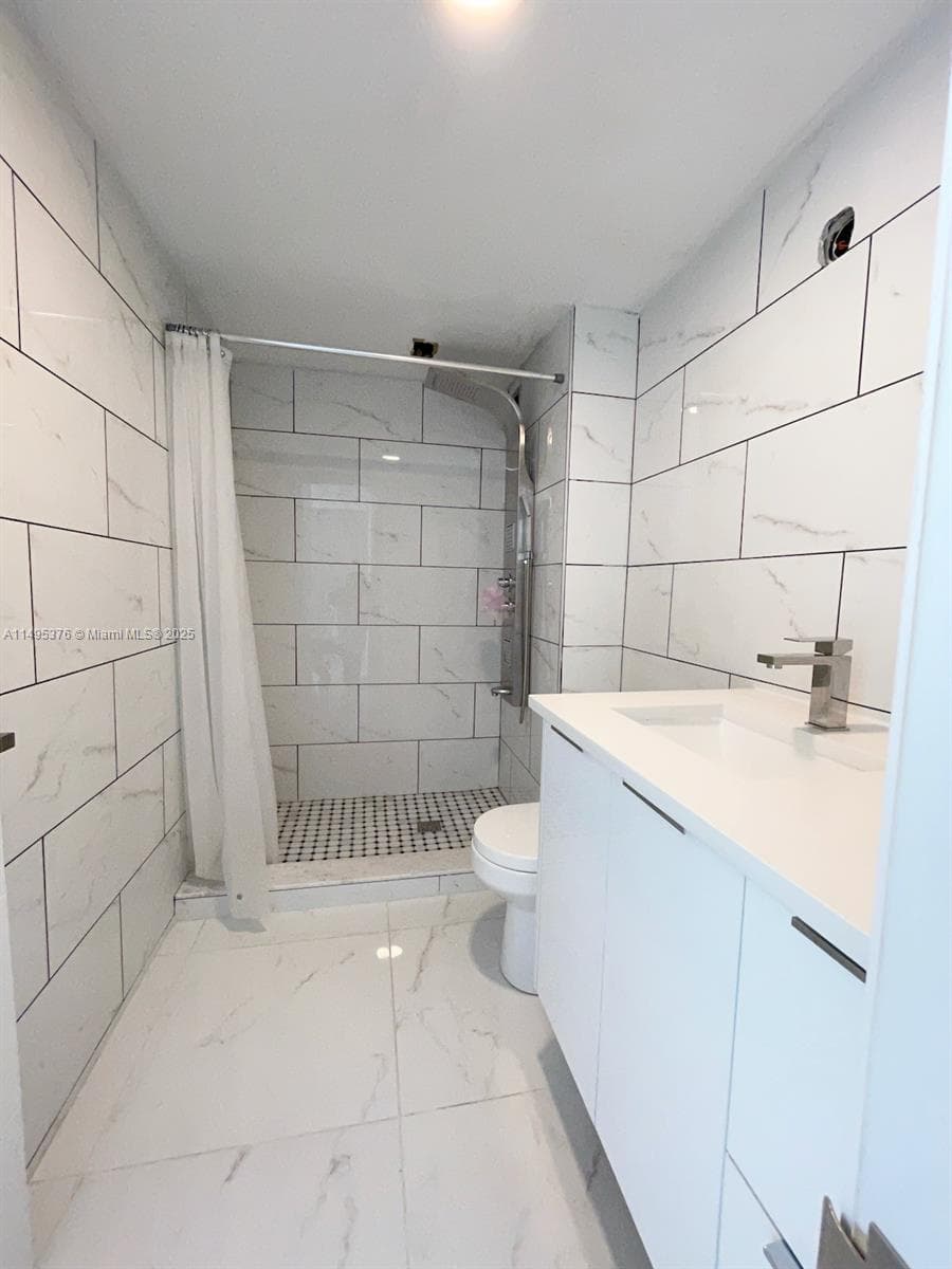 18041 Biscayne Boulv # 502, Aventura FL 33160 — 58