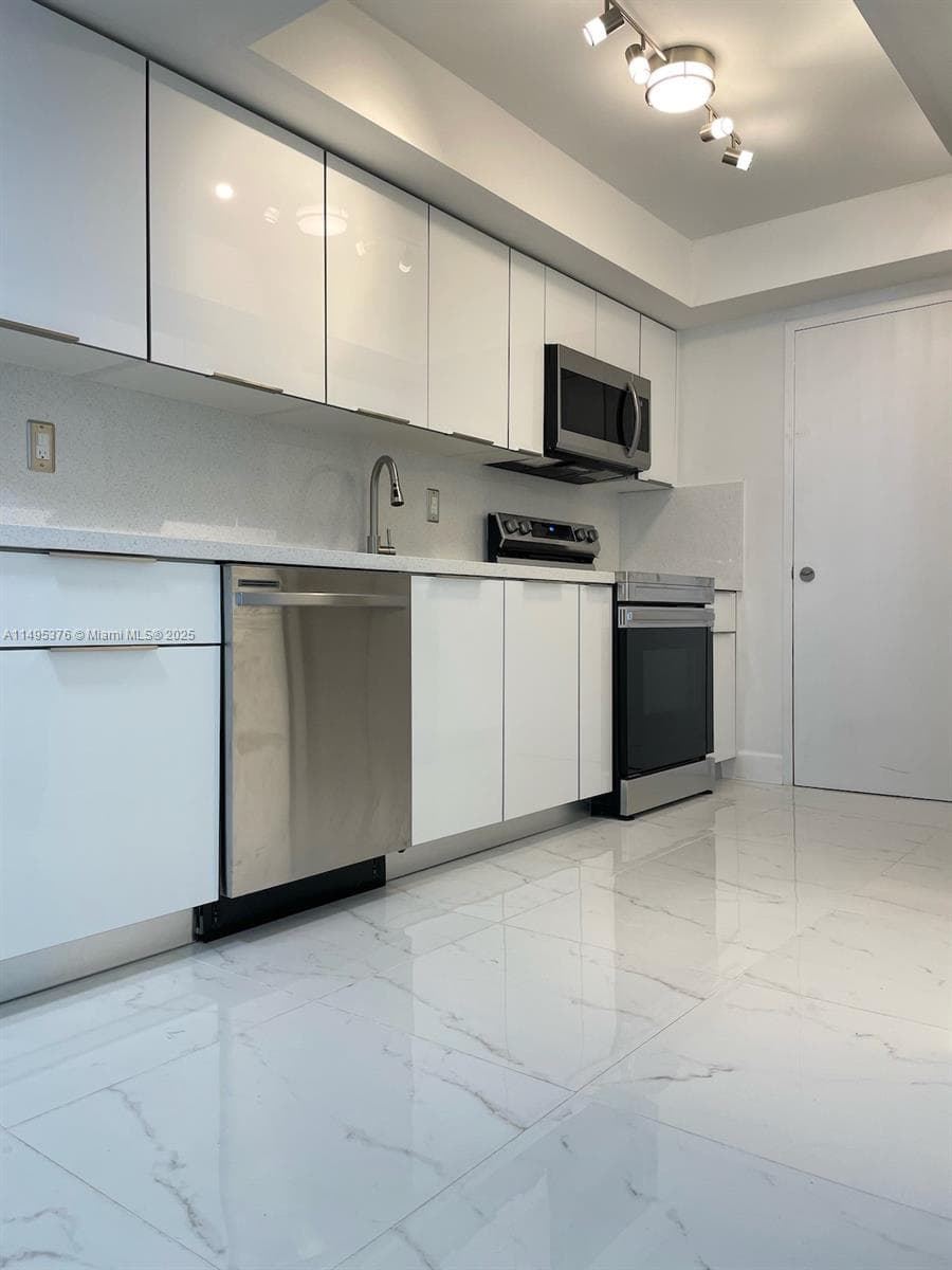 18041 Biscayne Boulv # 502, Aventura FL 33160 — 11