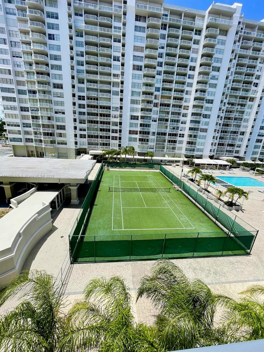 18041 Biscayne Boulv # 502, Aventura FL 33160 — 64