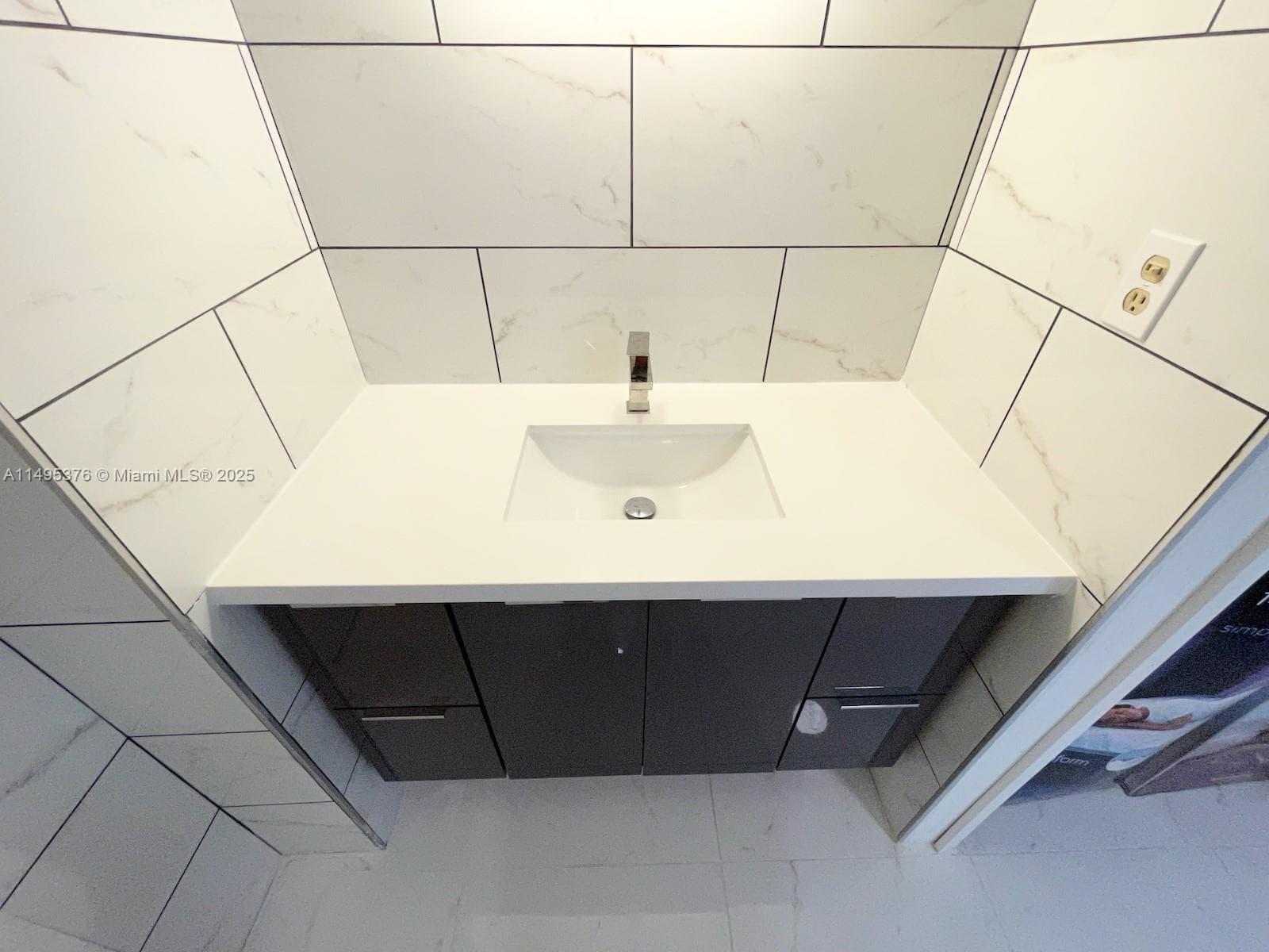 18041 Biscayne Boulv # 502, Aventura FL 33160 — 87