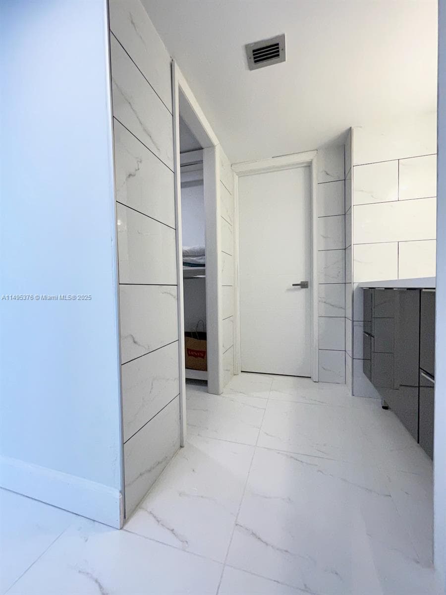 18041 Biscayne Boulv # 502, Aventura FL 33160 — 85