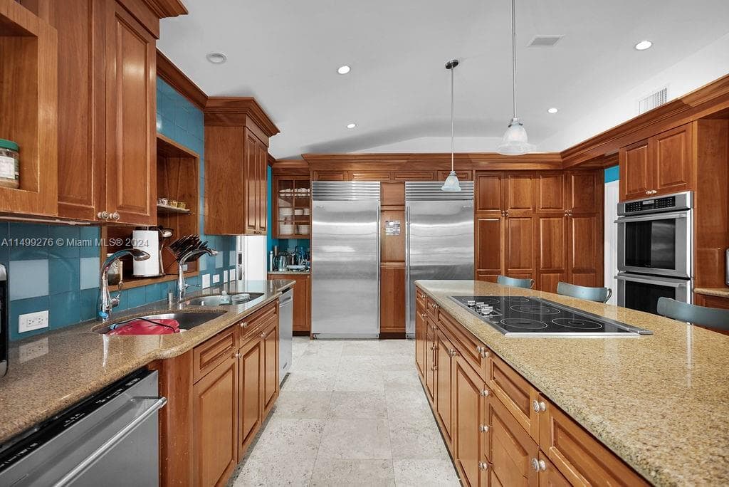 61 Camden Ct, Bal Harbour FL 33154 — 6