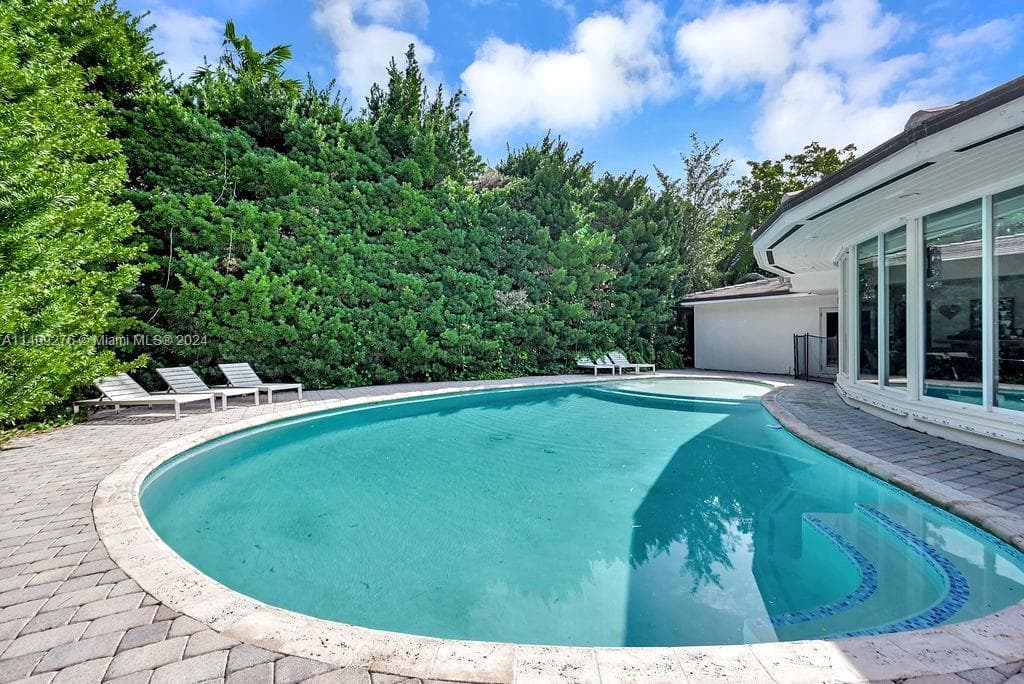 61 Camden Ct, Bal Harbour FL 33154 — 13
