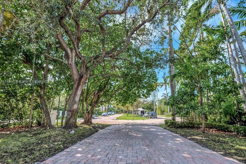 61 Camden Ct, Bal Harbour FL 33154 — 18