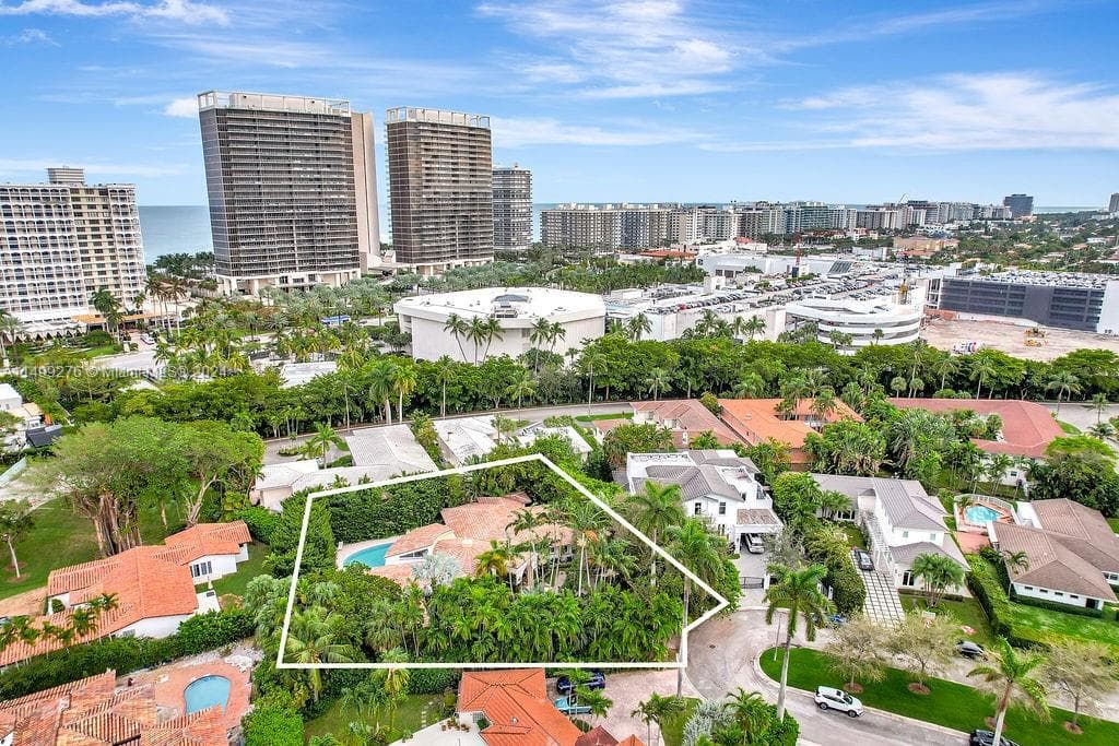 61 Camden Ct, Bal Harbour FL 33154 — 21