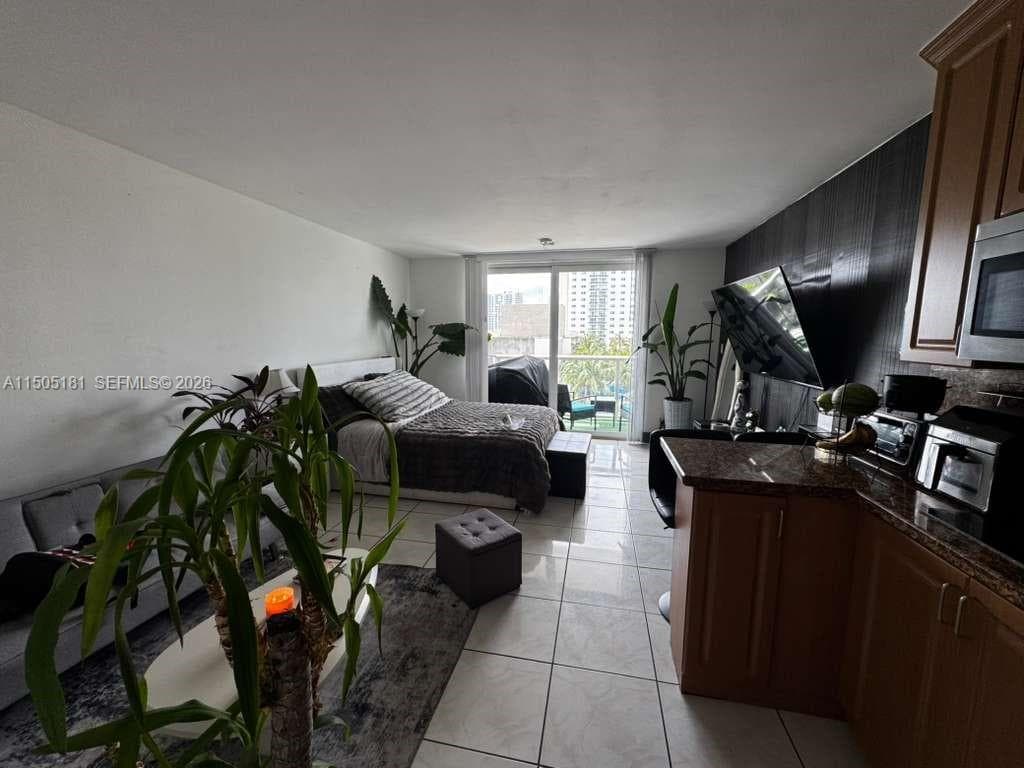 19201 COLLINS AV # 432, Sunny Isles Beach FL 33160 — 18