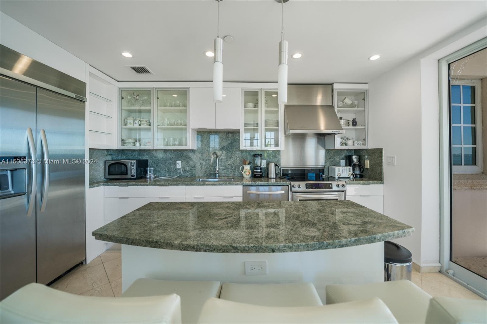 Seaside Condo, Miami Beach, FL — 32