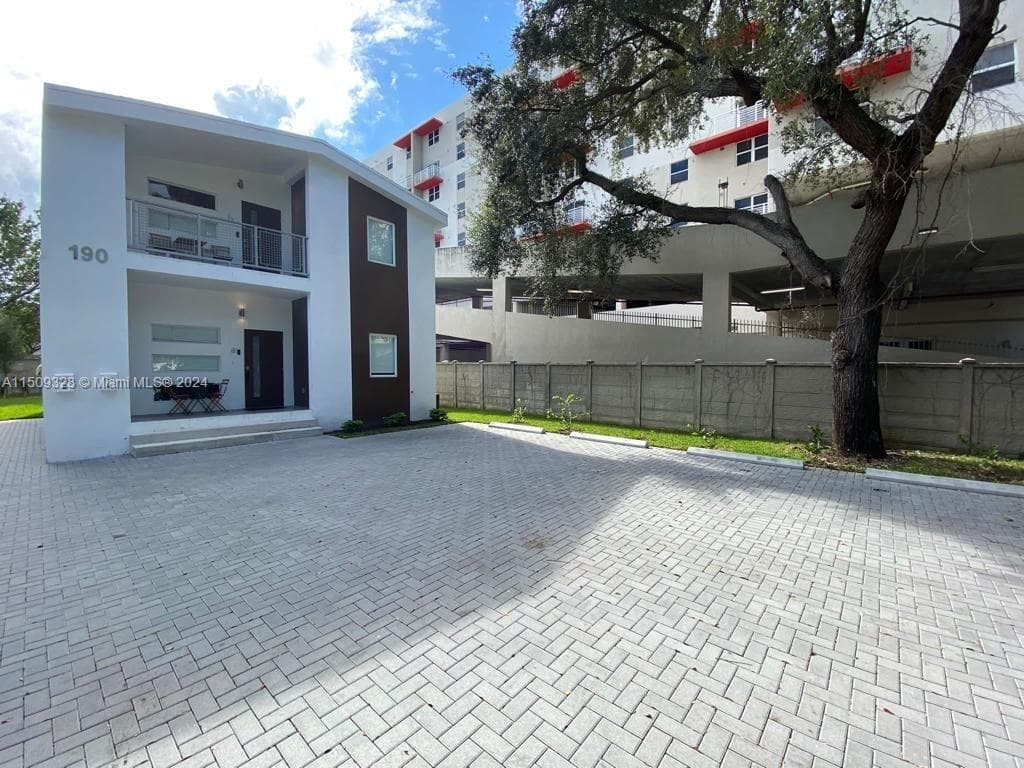 190 NW 57th St, Miami FL 33127 — 2
