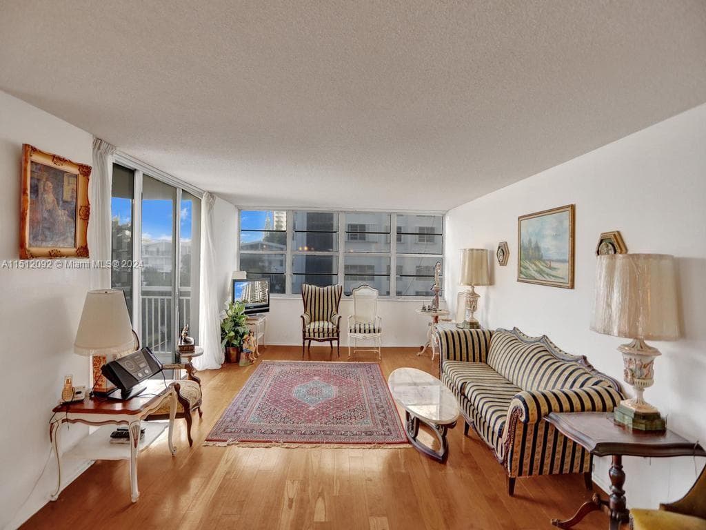 18051 Biscayne Blvd # 304, Aventura FL 33160 — 2