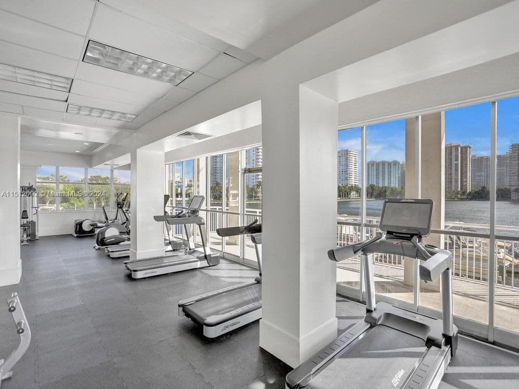 18051 Biscayne Blvd # 304, Aventura FL 33160 — 52