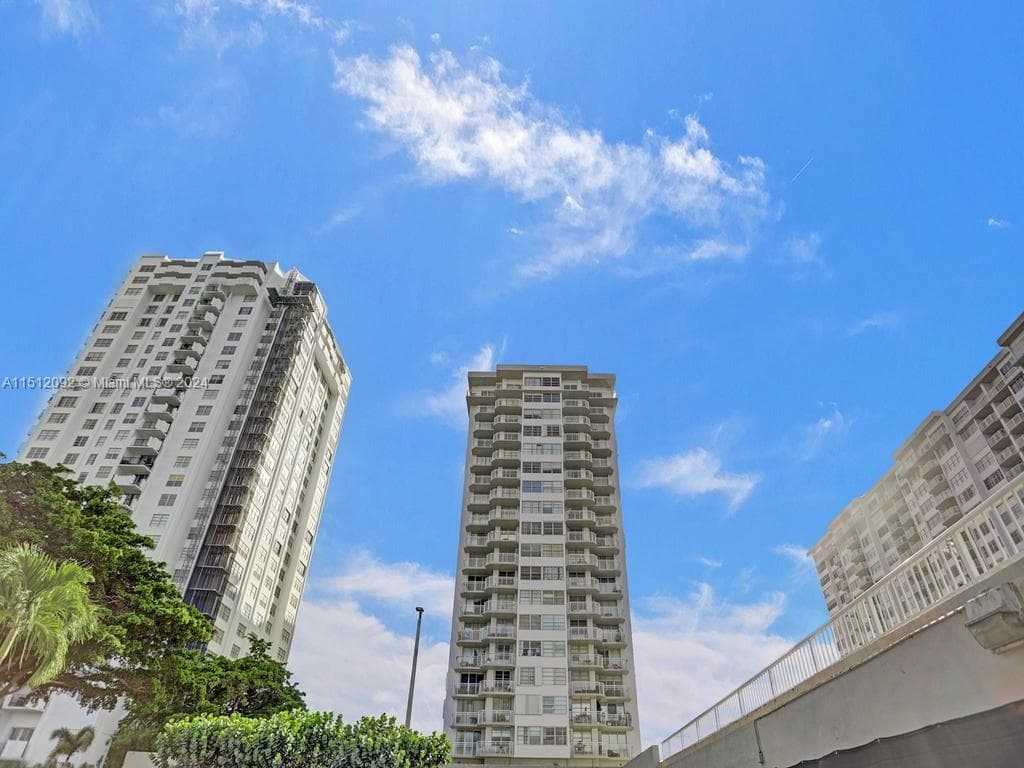 18051 Biscayne Blvd # 304, Aventura FL 33160 — 56