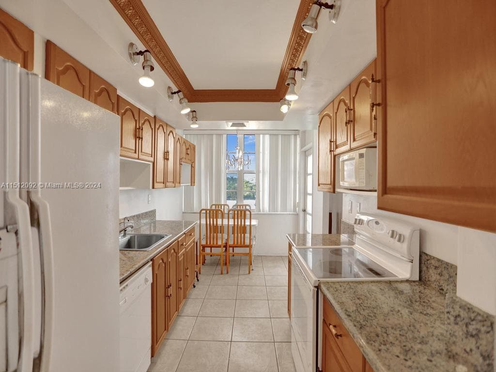 18051 Biscayne Blvd # 304, Aventura FL 33160 — 13