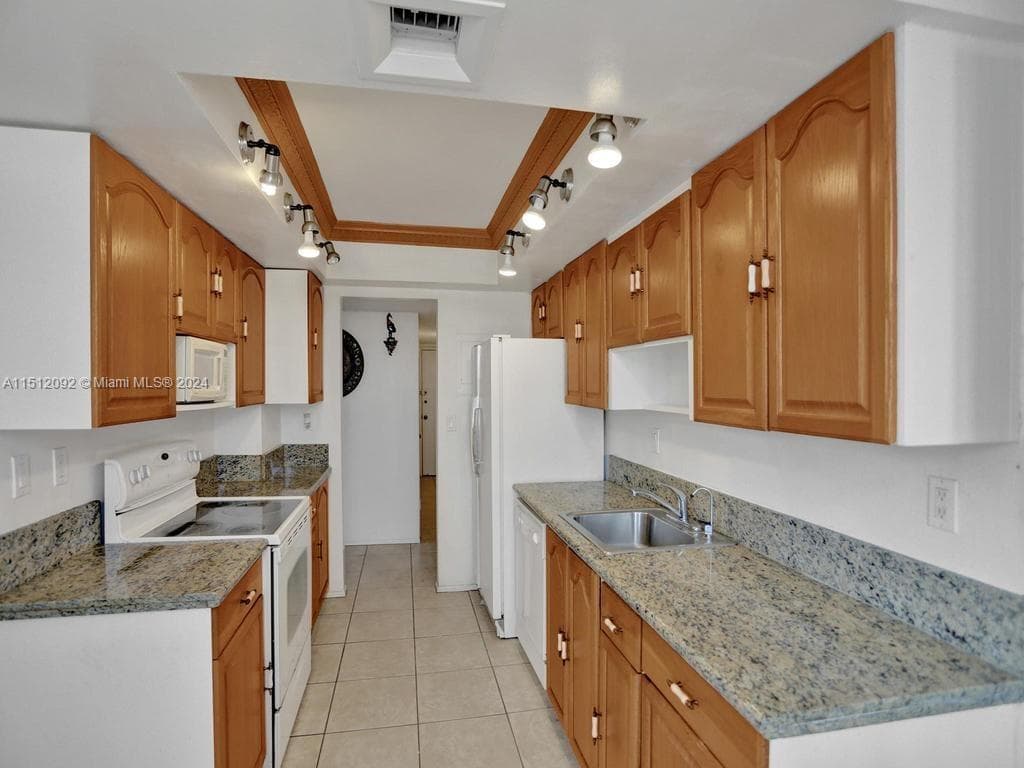 18051 Biscayne Blvd # 304, Aventura FL 33160 — 17