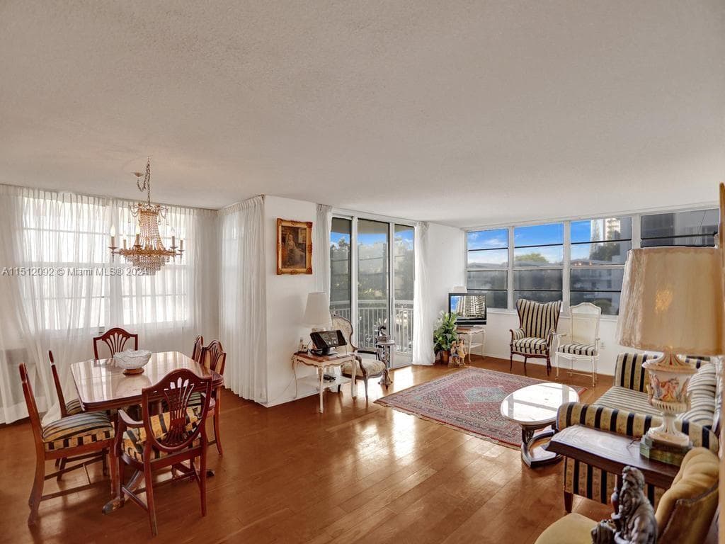 18051 Biscayne Blvd # 304, Aventura FL 33160 — 3
