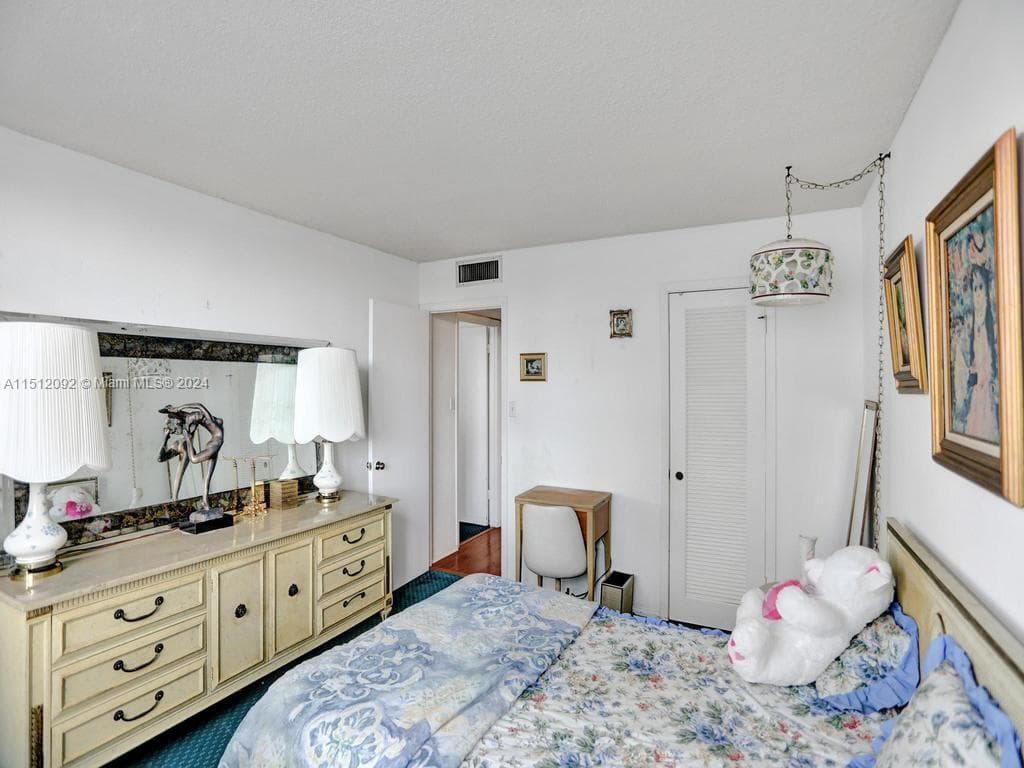 18051 Biscayne Blvd # 304, Aventura FL 33160 — 24
