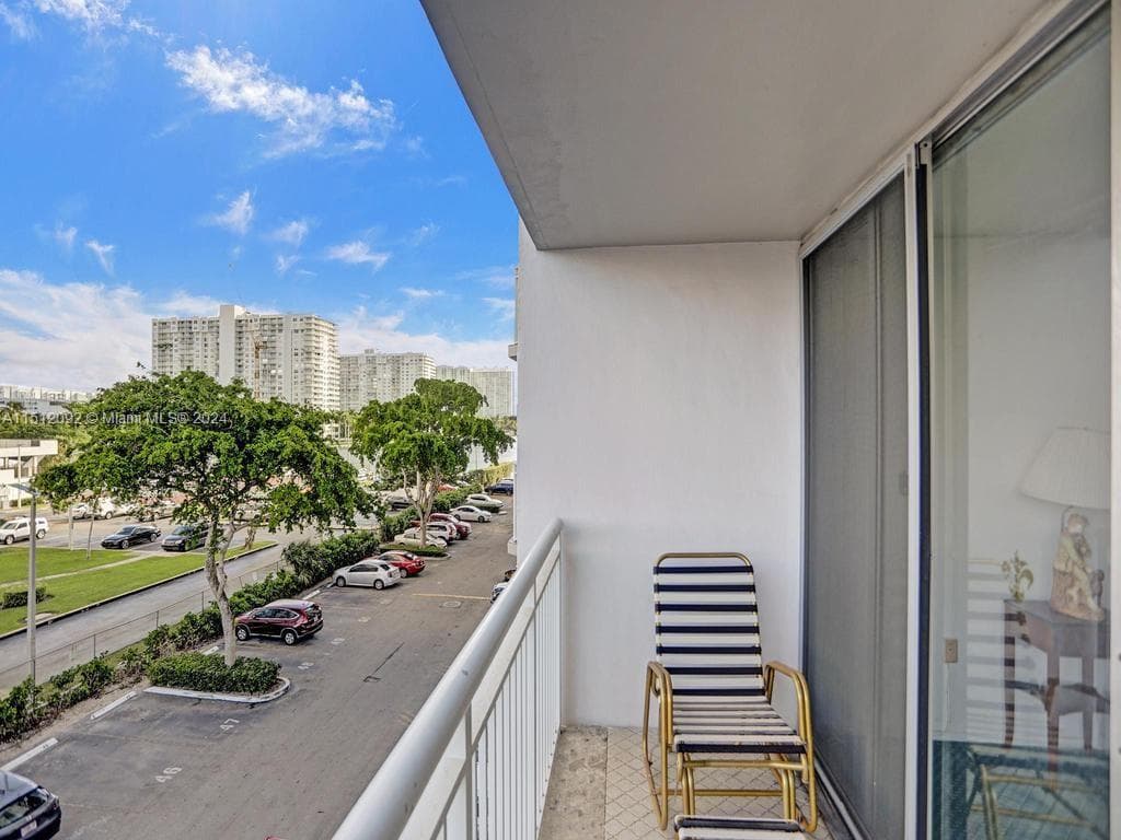 18051 Biscayne Blvd # 304, Aventura FL 33160 — 30
