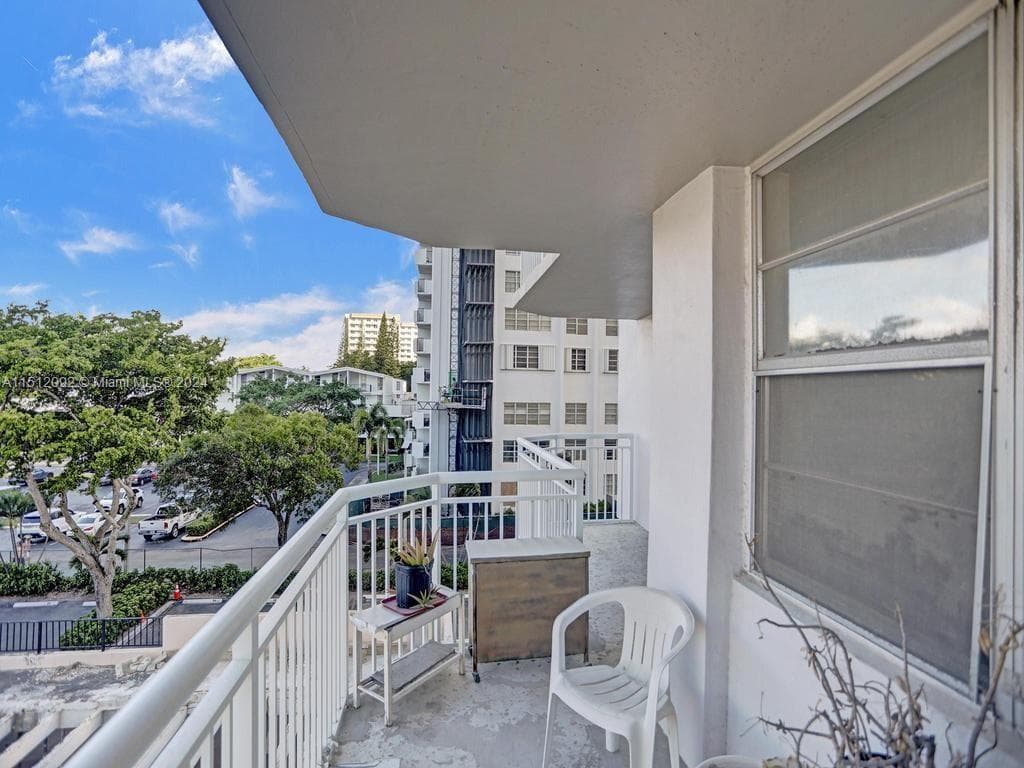18051 Biscayne Blvd # 304, Aventura FL 33160 — 41