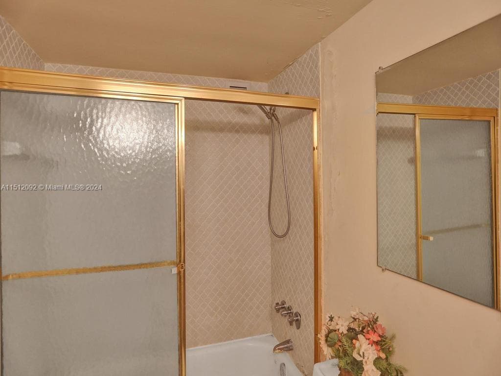 18051 Biscayne Blvd # 304, Aventura FL 33160 — 37