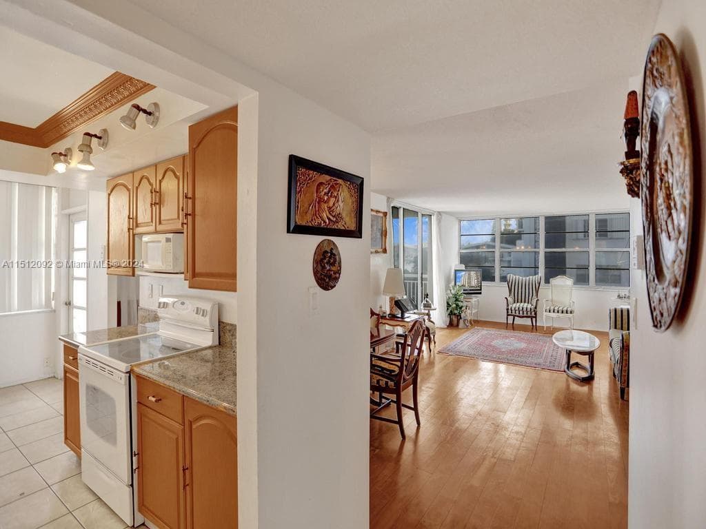 18051 Biscayne Blvd # 304, Aventura FL 33160 — 11