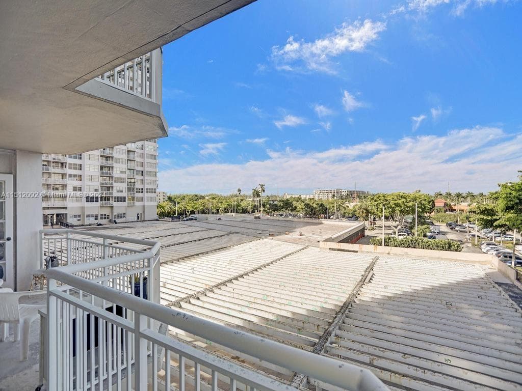 18051 Biscayne Blvd # 304, Aventura FL 33160 — 39