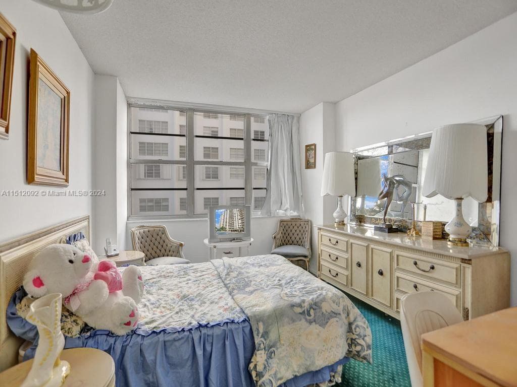 18051 Biscayne Blvd # 304, Aventura FL 33160 — 25
