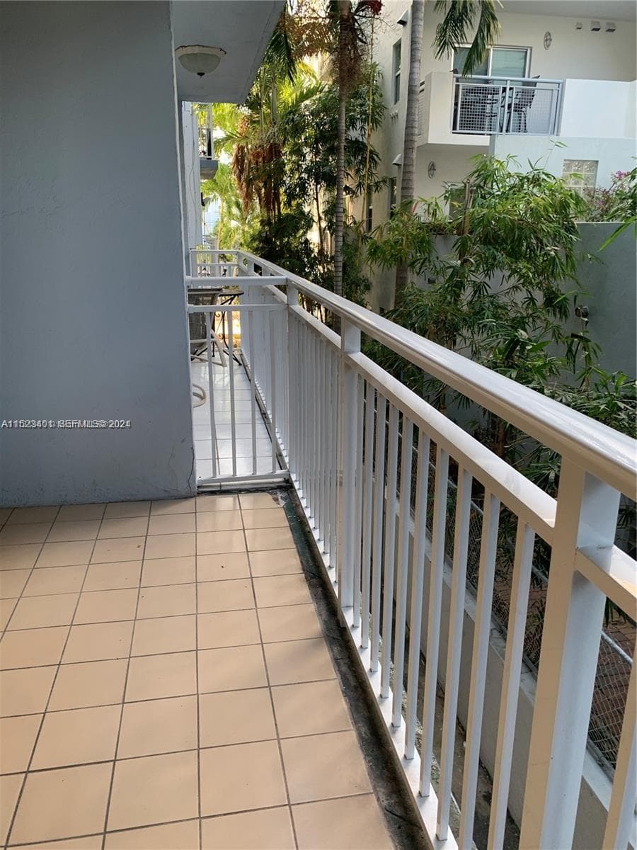 947 Lenox Ave # 204, Miami Beach FL 33139 — 2
