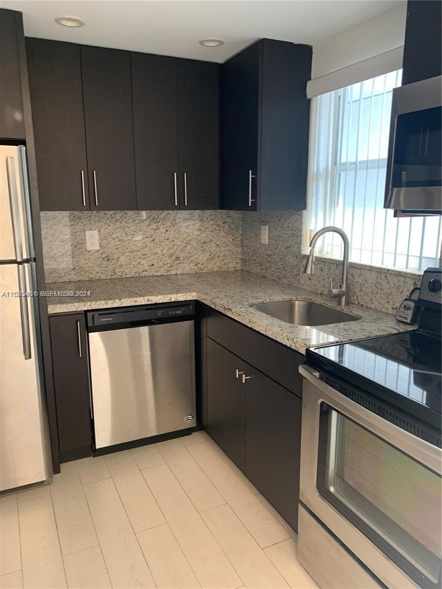 947 Lenox Ave # 204, Miami Beach FL 33139 — 16